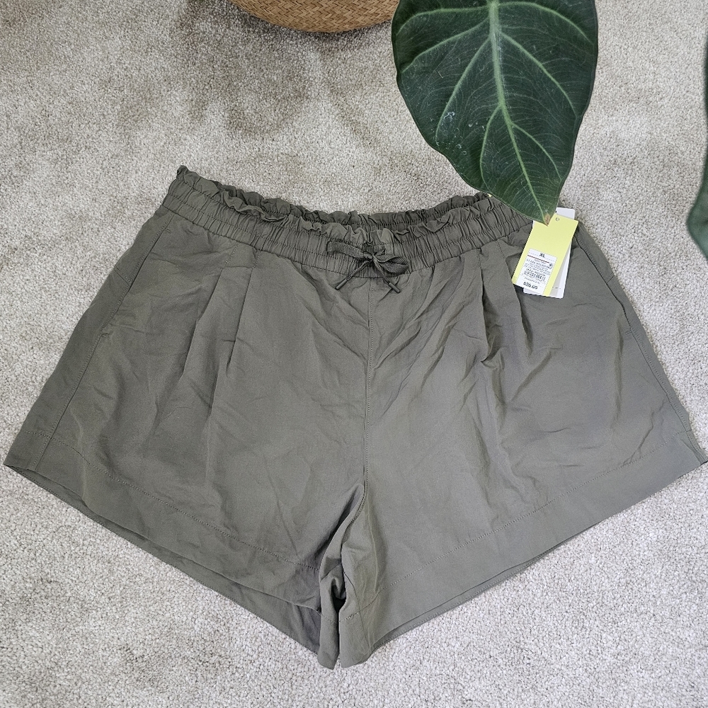 NWT Women High-Rise Resort Shorts | All in Motion Size XL